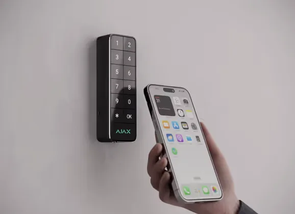 AJAX KeyPad Outdoor Bijoutier sans fil avec DESFire et lecteur de carte BLE Blanc